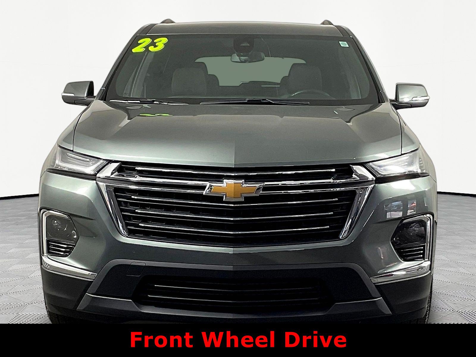 Used 2023 Chevrolet Traverse LT FWD image 2