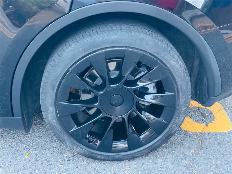 Used 2021 Tesla Model Y Long Range image 17