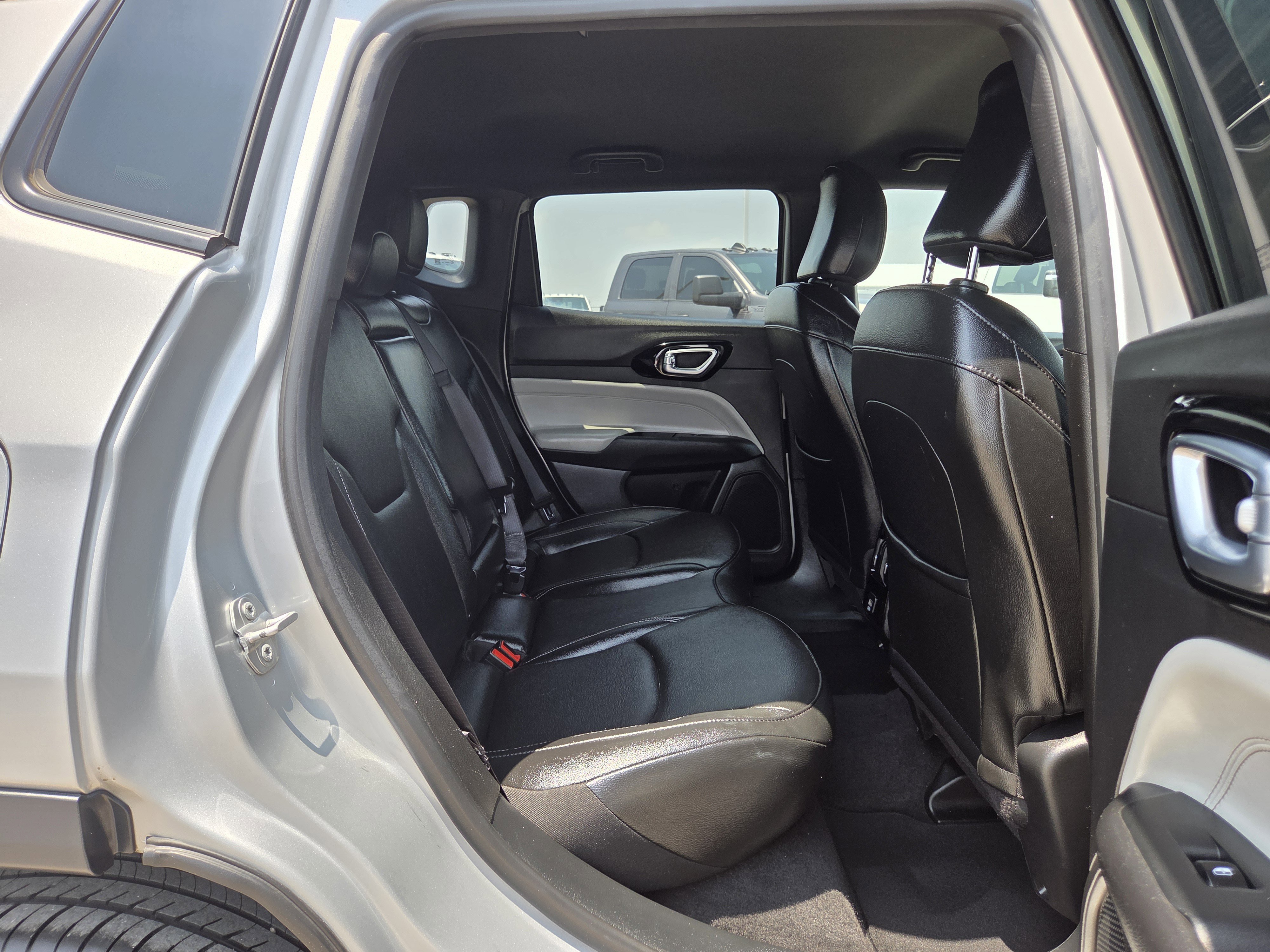 Used 2025 Jeep Compass Limited AWD/4WD image 17