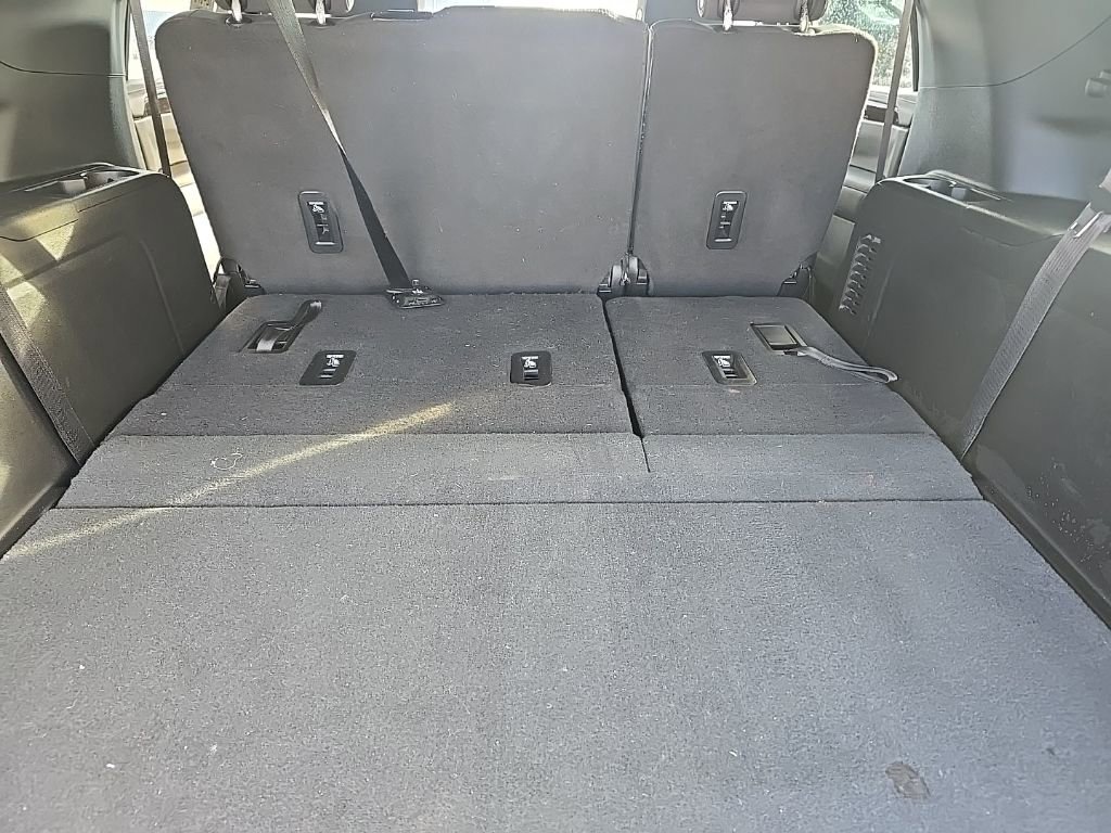 Used 2023 GMC Yukon XL SLE image 6