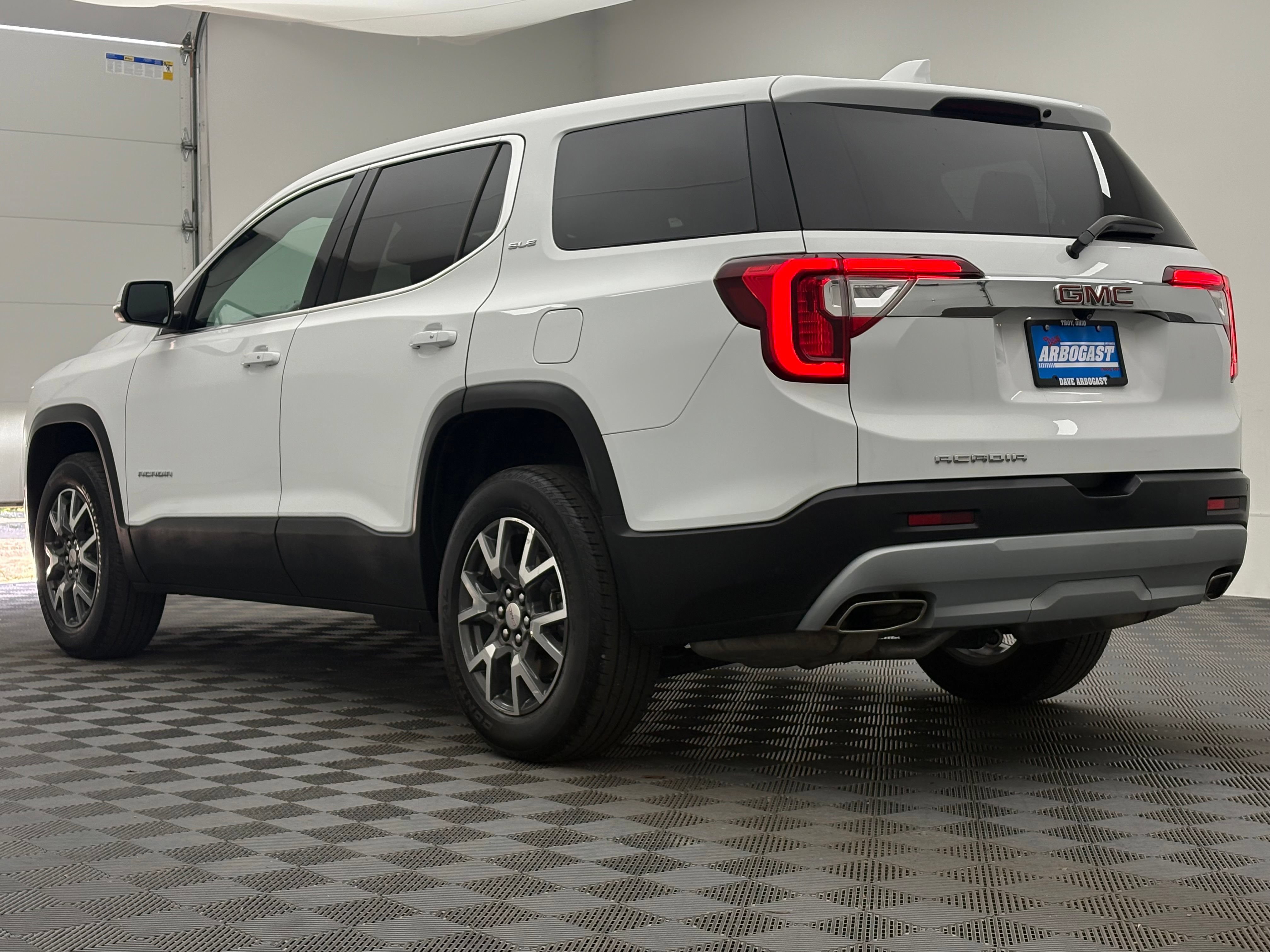 Used 2023 GMC Acadia SLE FWD image 8