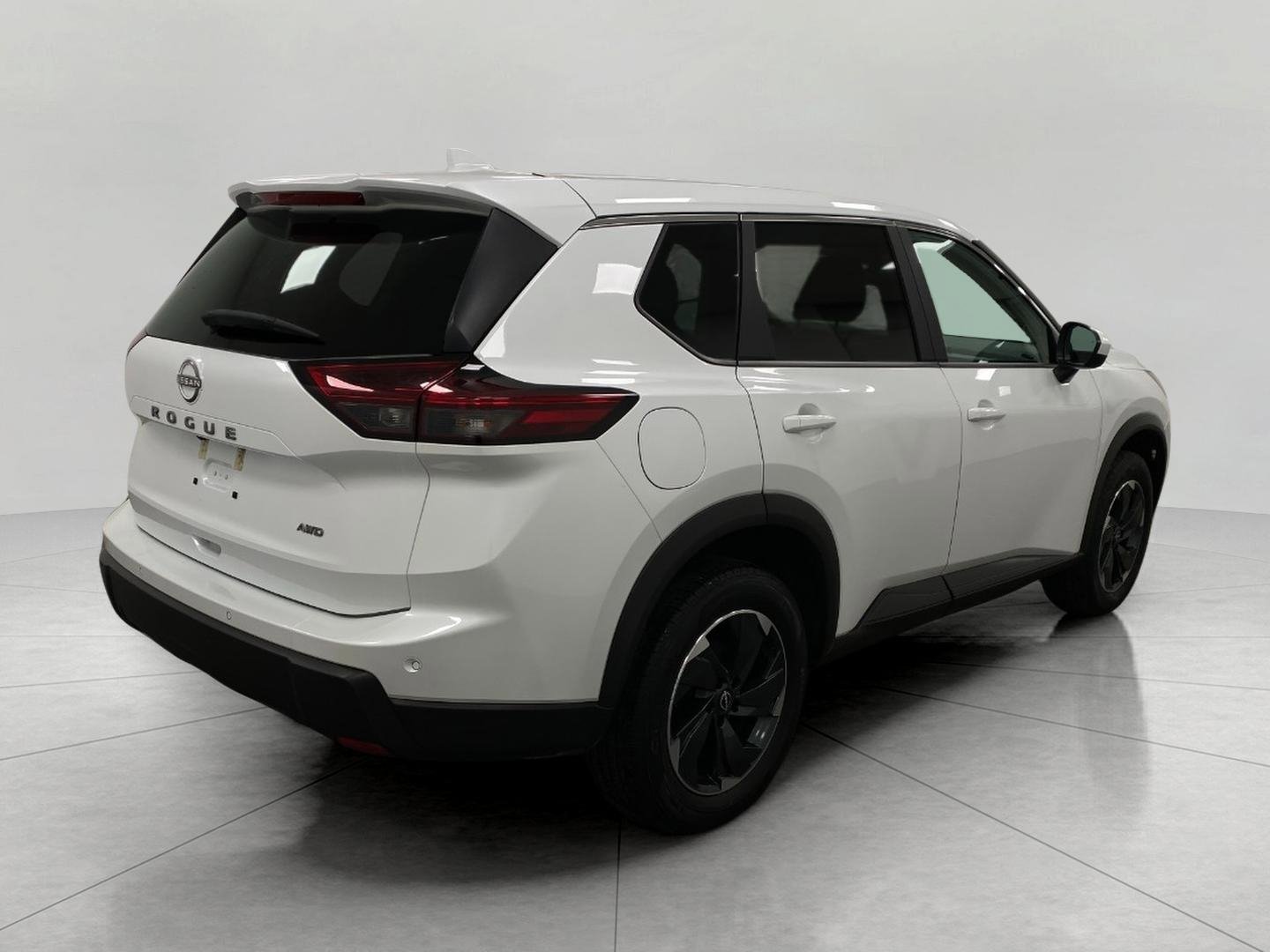 Used 2025 Nissan Rogue SV image 3