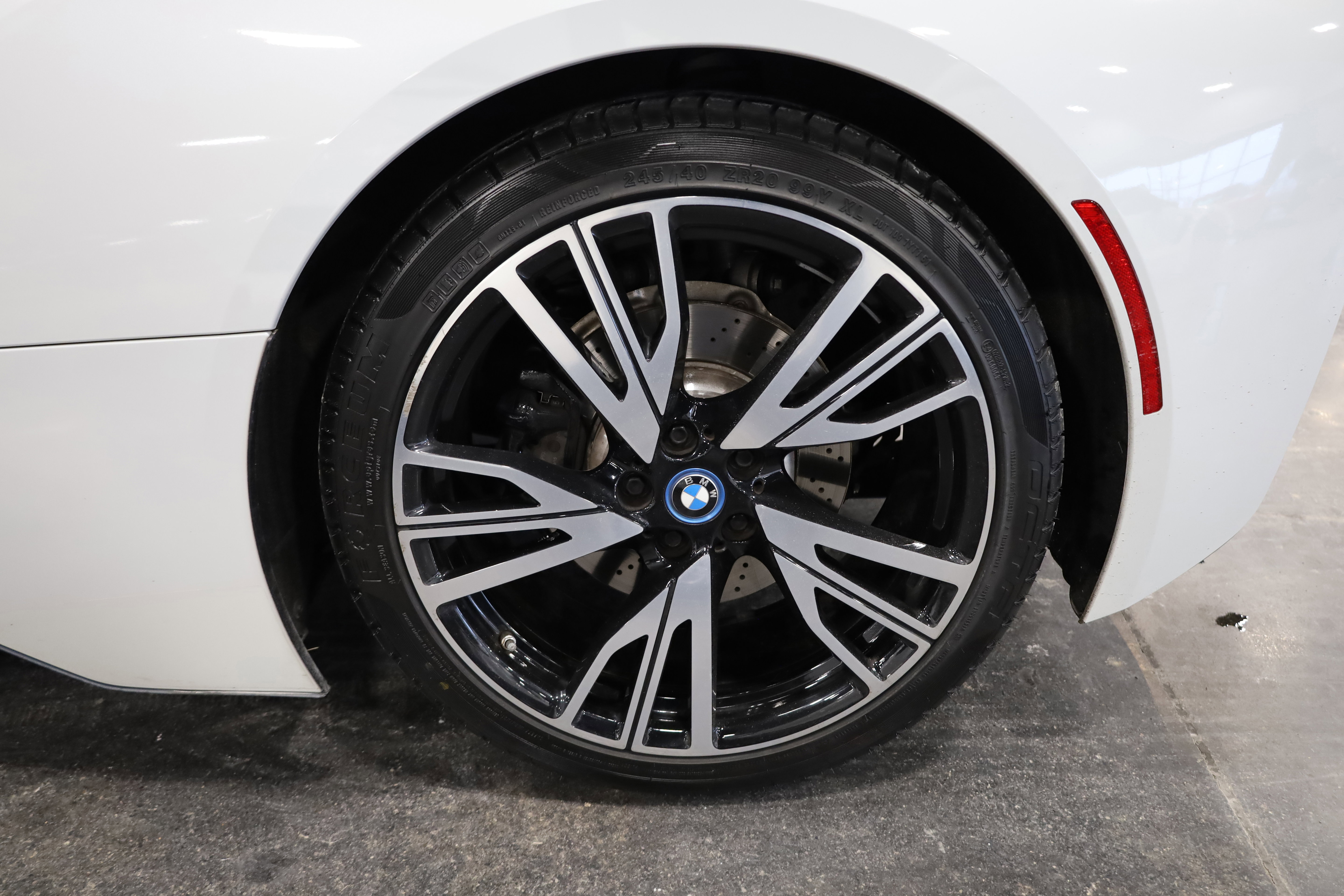 Used 2015 BMW i8 image 11