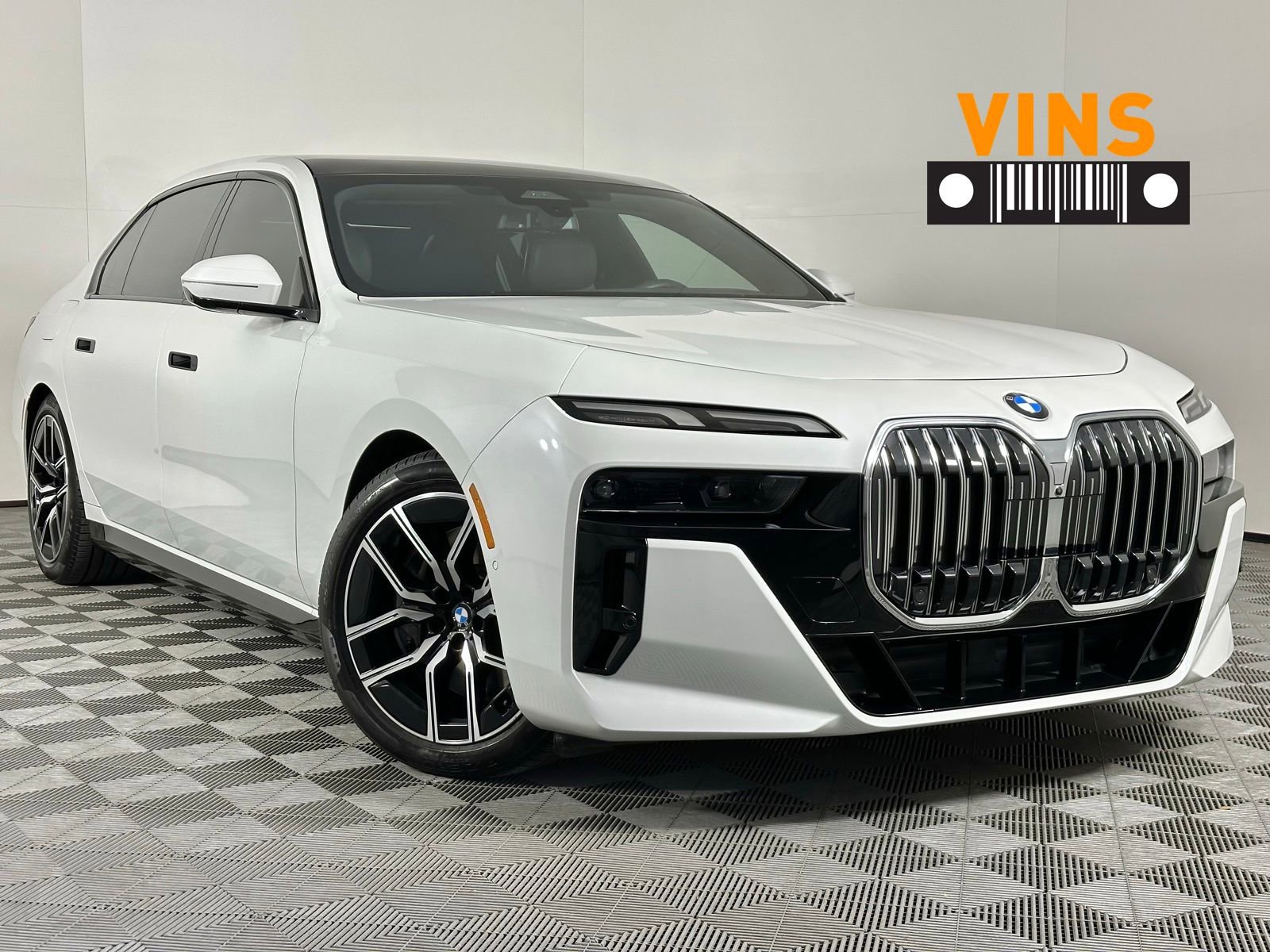 Used 2023 BMW 760i xDrive w/ Parking Assistance Package image 1
