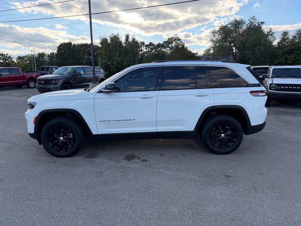 Used 2022 Jeep Grand Cherokee Limited AWD/4WD image 4