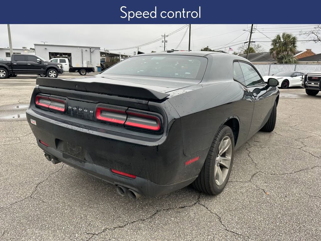 Used 2019 Dodge Challenger SXT image 7