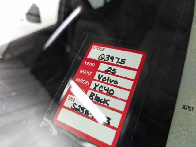 Certified 2025 Volvo XC40 B5 Core image 34