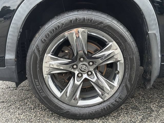 Used 2019 Toyota Highlander Limited Platinum AWD/4WD image 10
