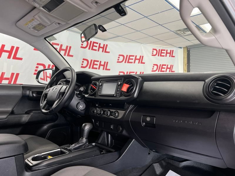 Used 2017 Toyota Tacoma SR AWD/4WD image 11
