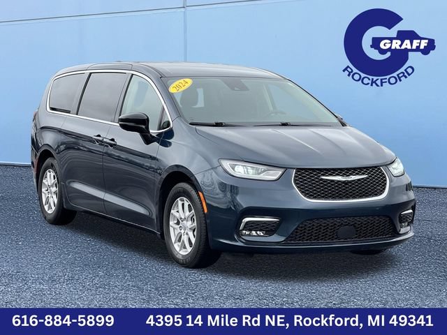 Used 2024 Chrysler Pacifica Touring-L FWD image 1