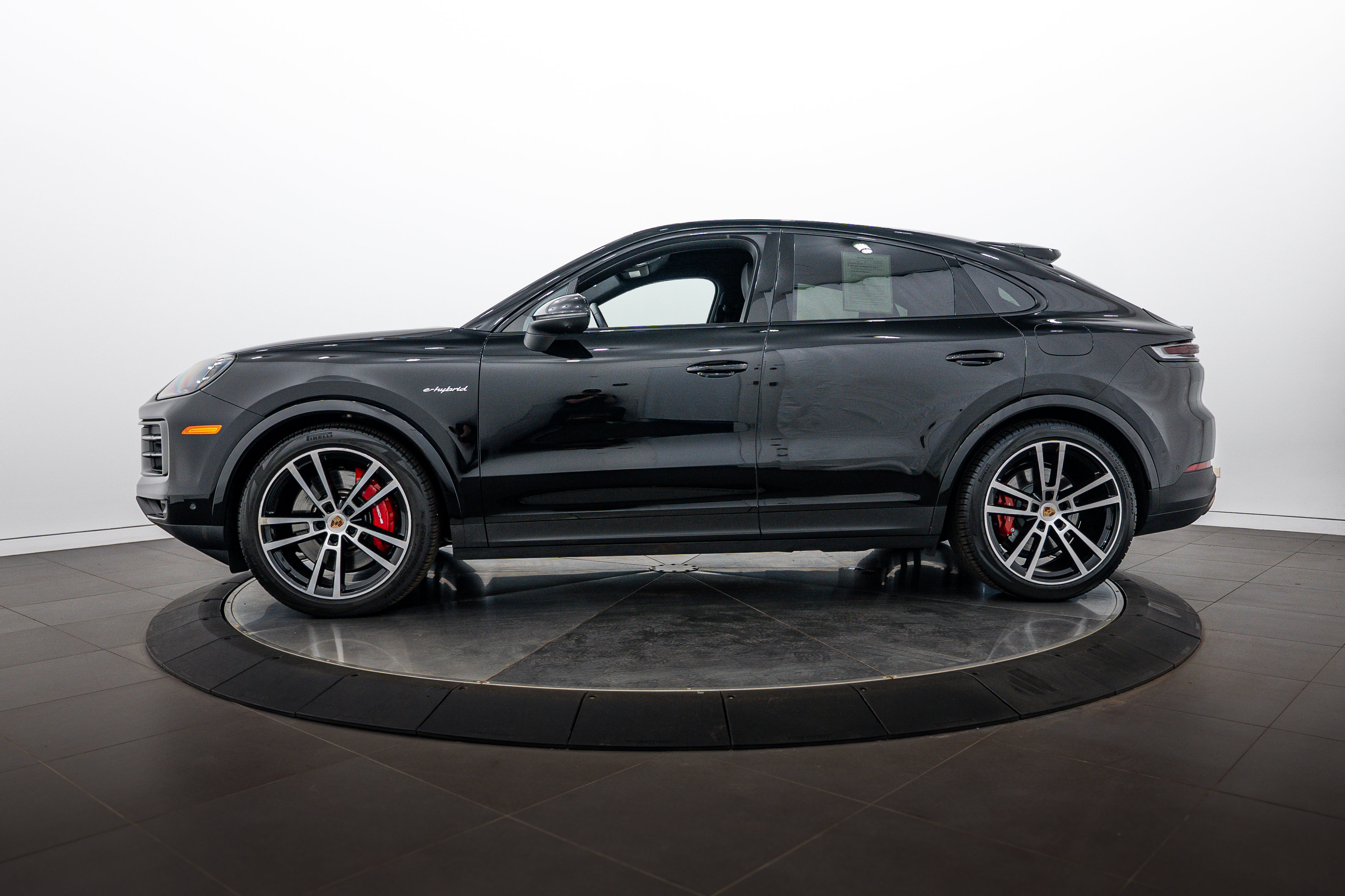 Certified 2025 Porsche Cayenne S AWD/4WD image 2