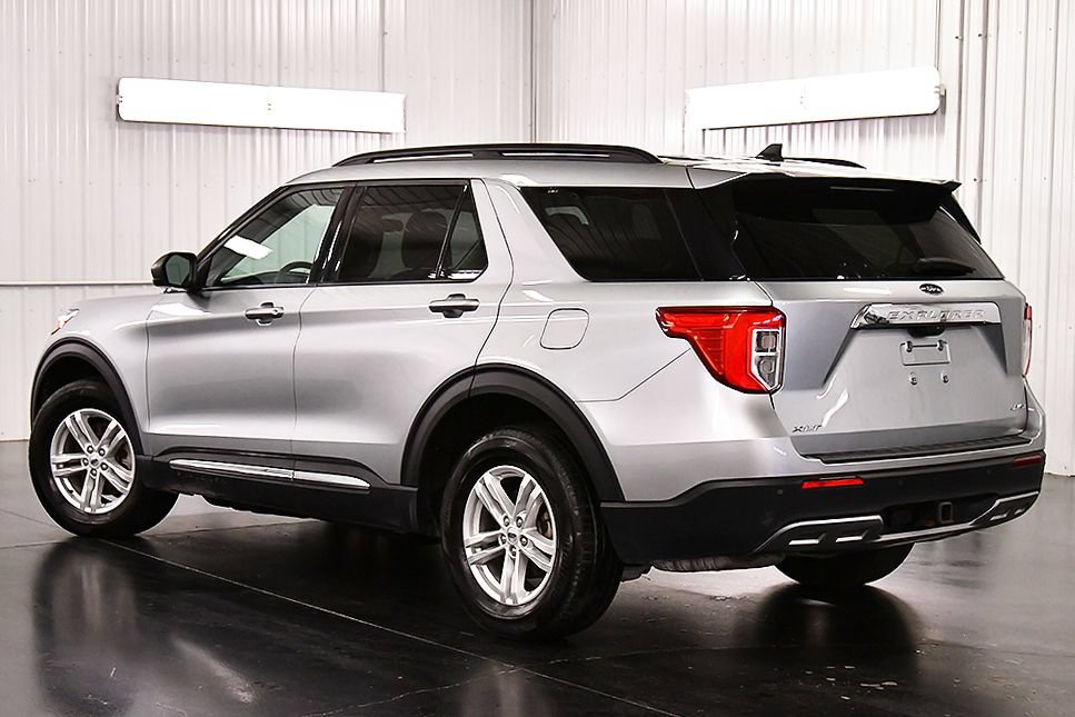 Used 2024 Ford Explorer XLT w/ Equipment Group 202A AWD/4WD image 5