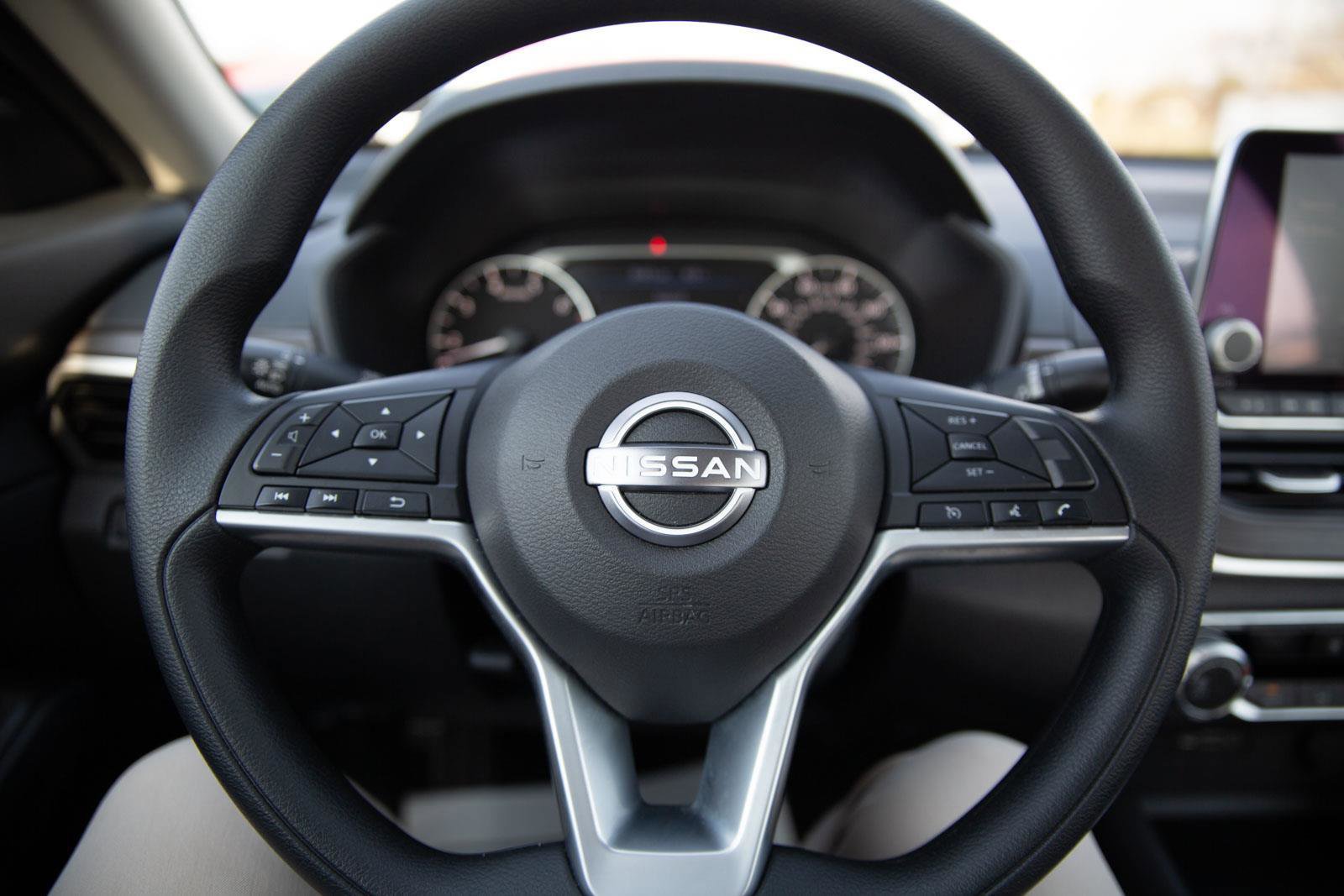 Used 2025 Nissan Altima 2.5 SV image 10