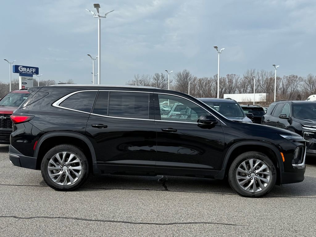 Used 2025 Buick Enclave Preferred image 4