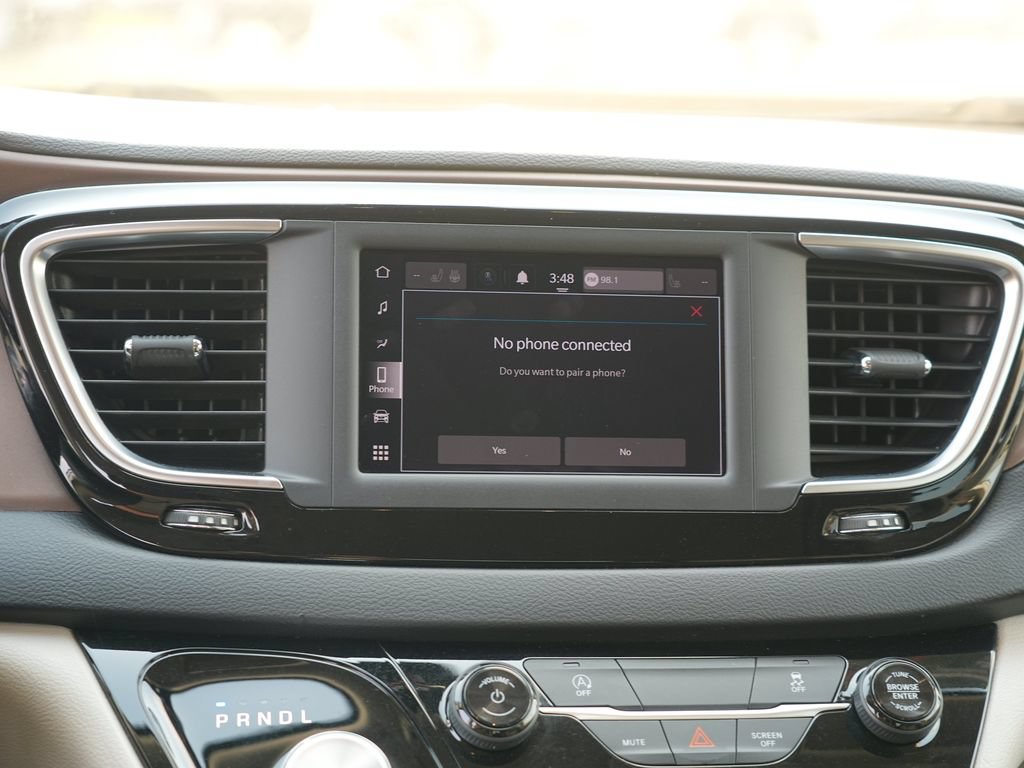Used 2022 Chrysler Voyager LX FWD image 21