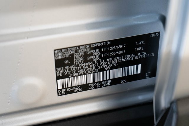 Used 2025 Toyota RAV4 XLE image 29