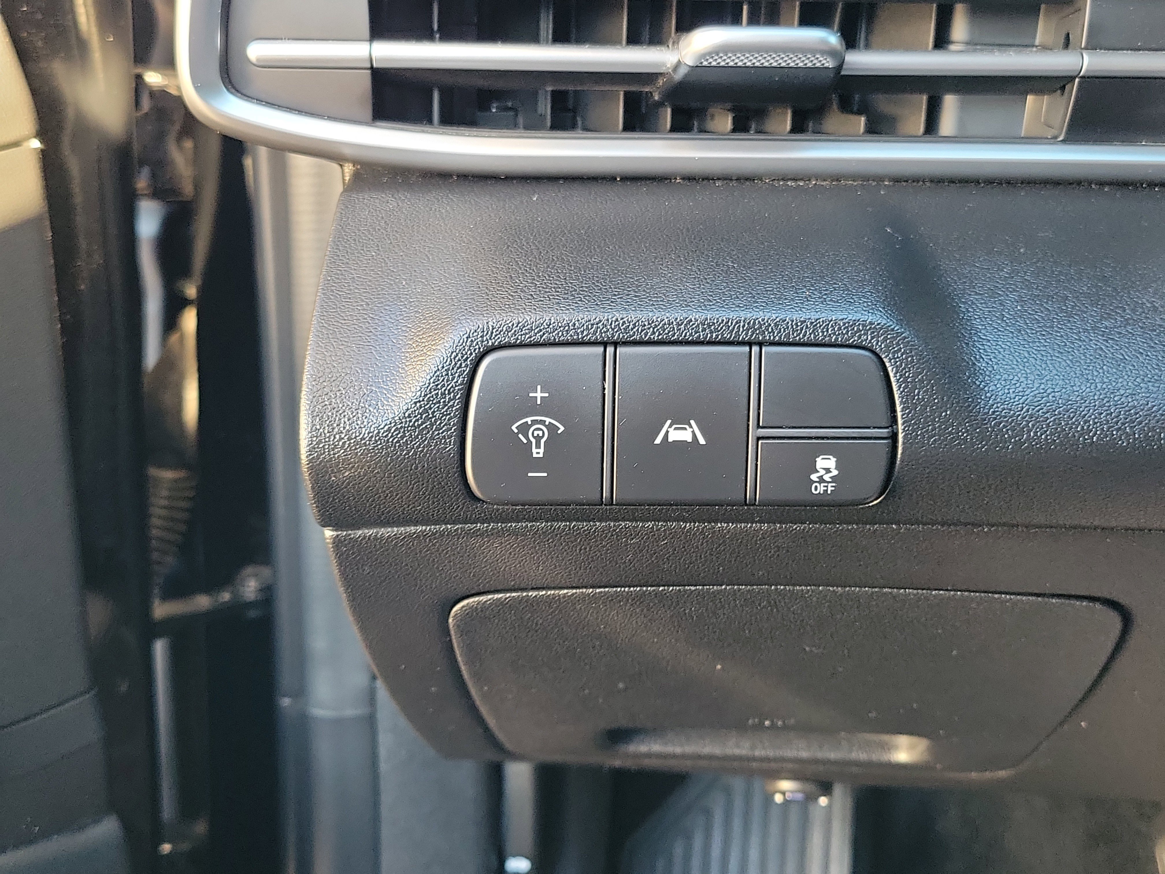 Certified 2023 Hyundai Elantra SEL w/ Cargo Package image 18