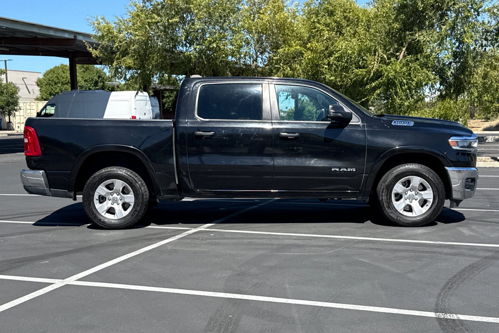 Used 2025 RAM 1500 Big Horn AWD/4WD image 10