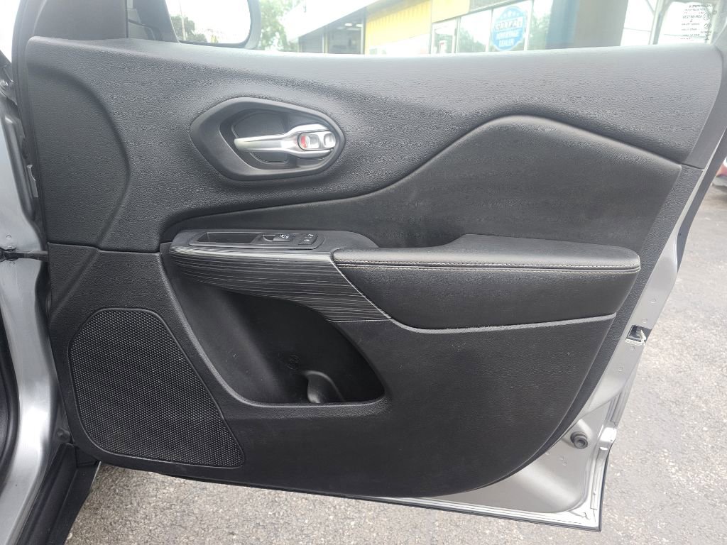 Used 2016 Jeep Cherokee Limited image 75