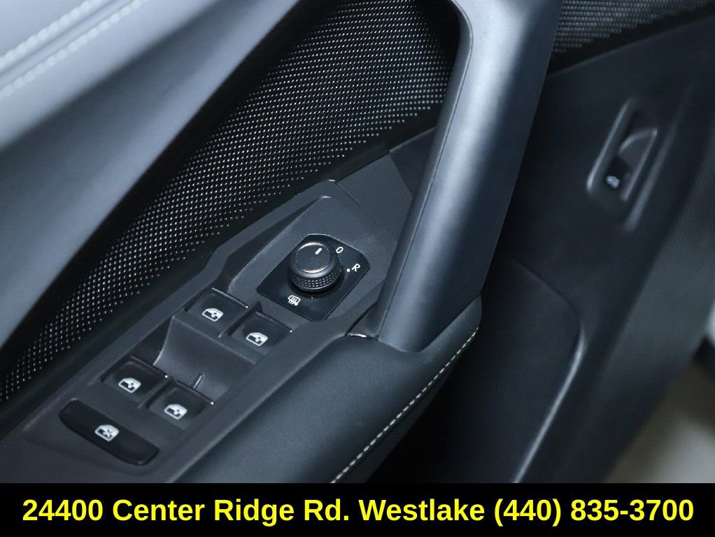 Used 2025 Volkswagen Tiguan SE image 16