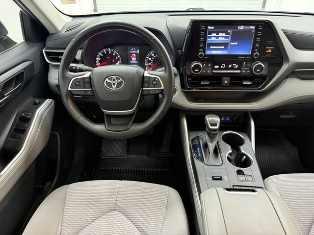 Used 2022 Toyota Highlander LE FWD image 31