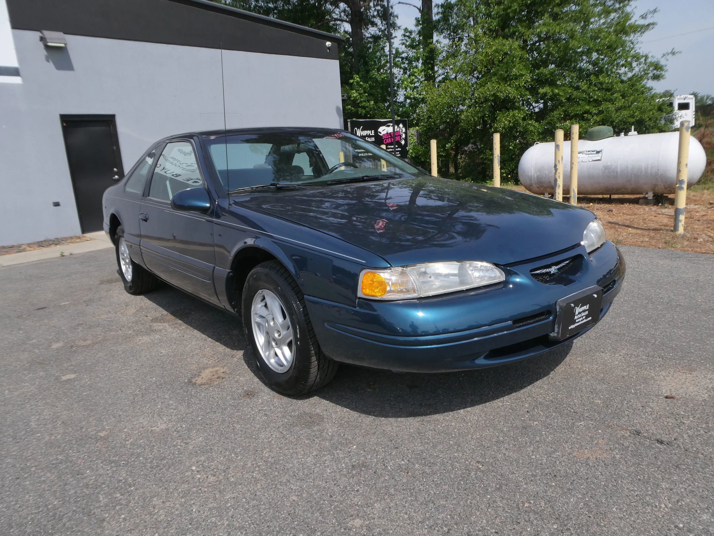Used 1996 Ford Thunderbird LX RWD image 3