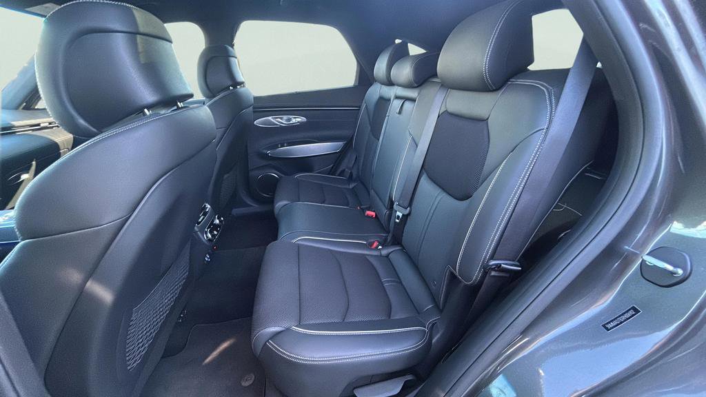 Used 2024 Genesis GV70 2.5T w/ Sport Prestige Package image 9