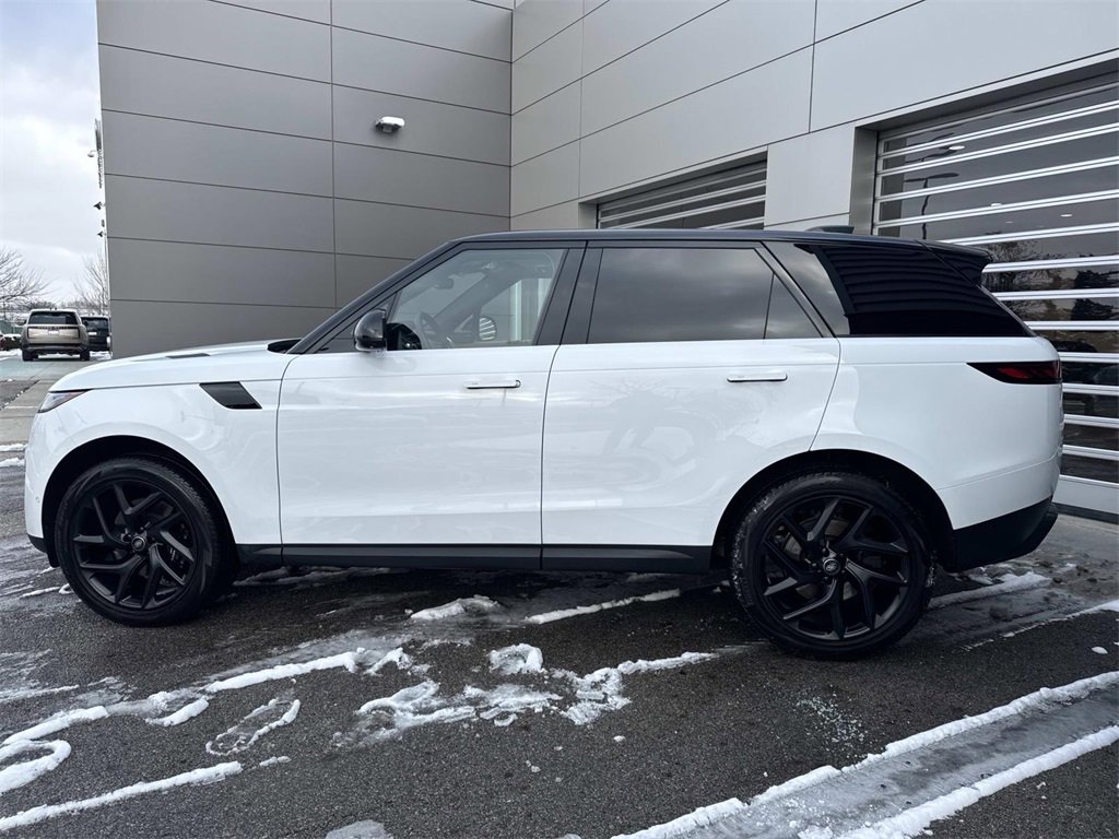 Used 2023 Land Rover Range Rover Sport SE image 4