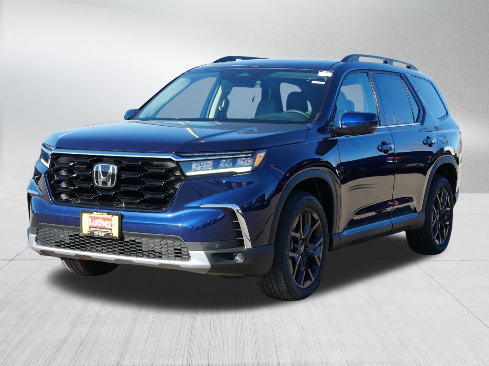 New 2025 Honda Pilot Touring image 2
