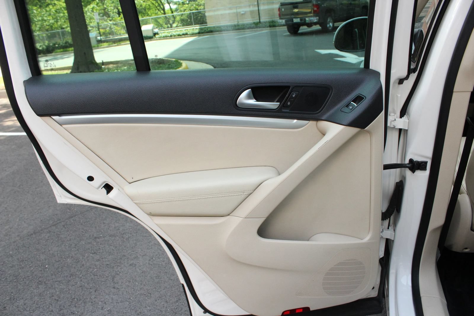 Used 2013 Volkswagen Tiguan SEL FWD image 20