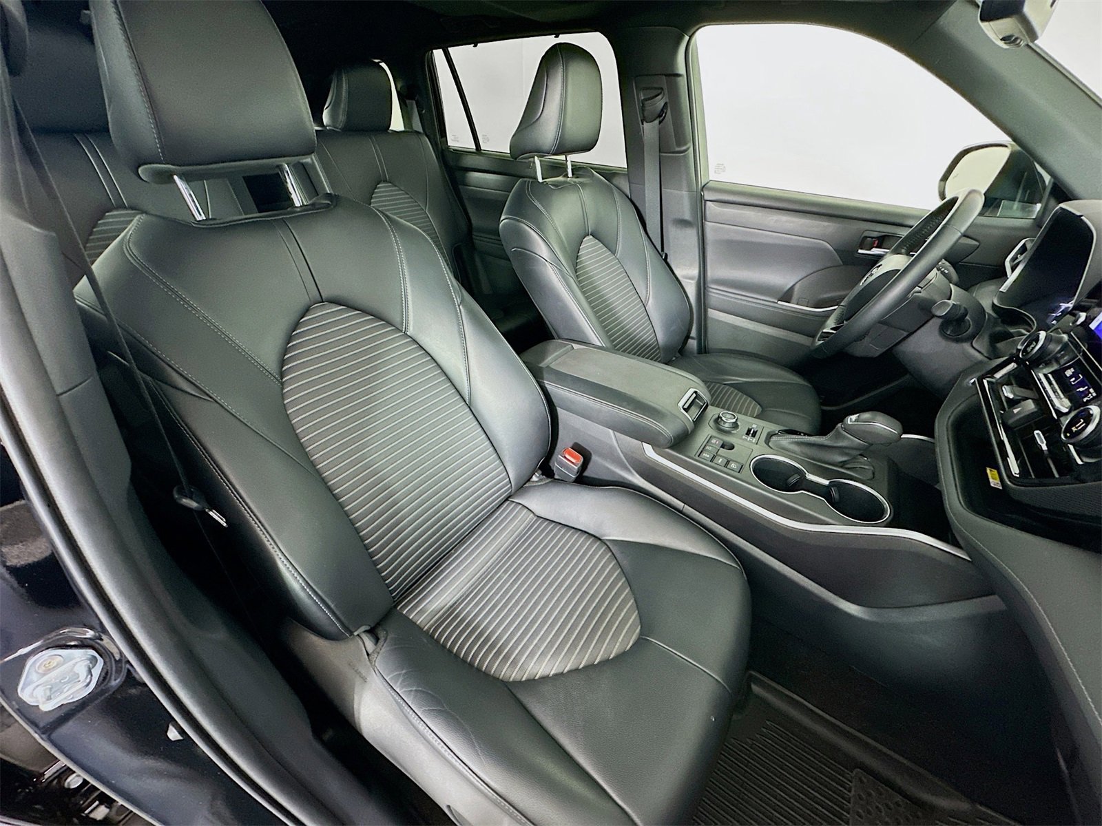 Certified 2023 Toyota Highlander XSE image 29