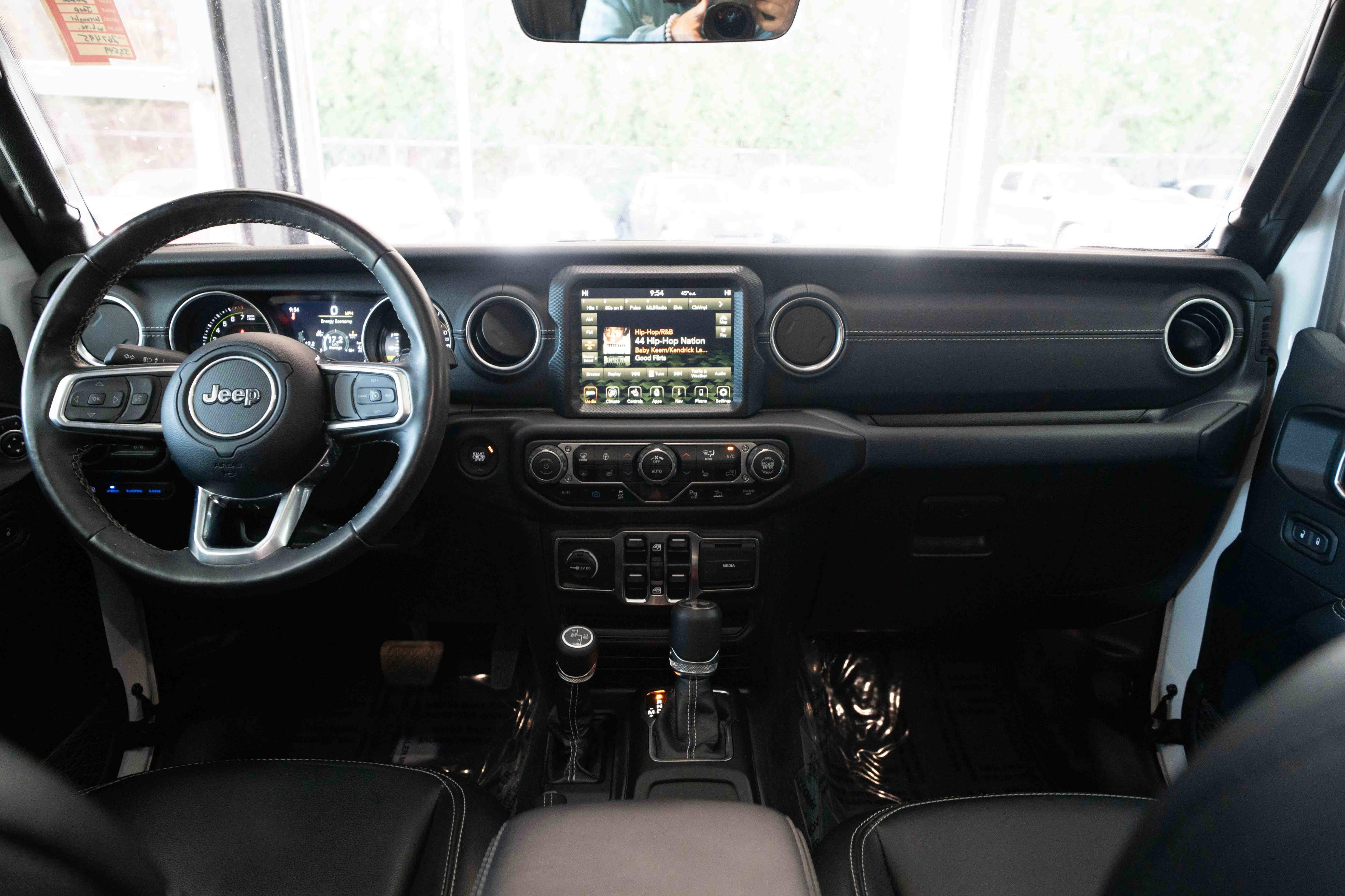 Used 2022 Jeep Wrangler Unlimited Sahara w/ Cold Weather Group image 20