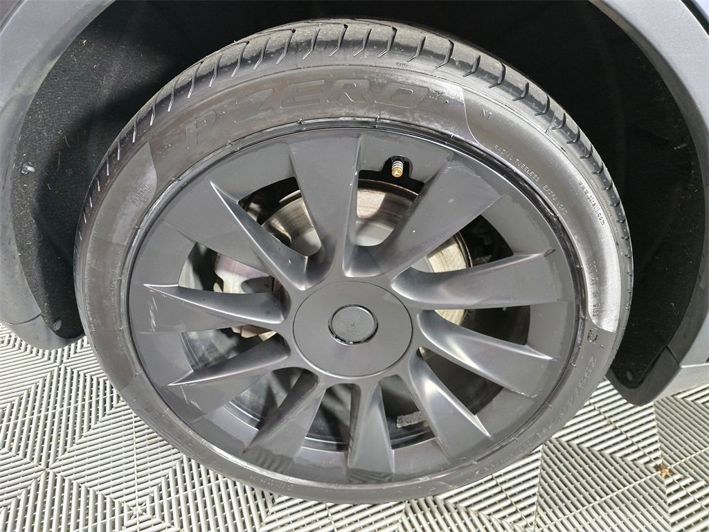 Used 2021 Tesla Model Y Long Range image 9