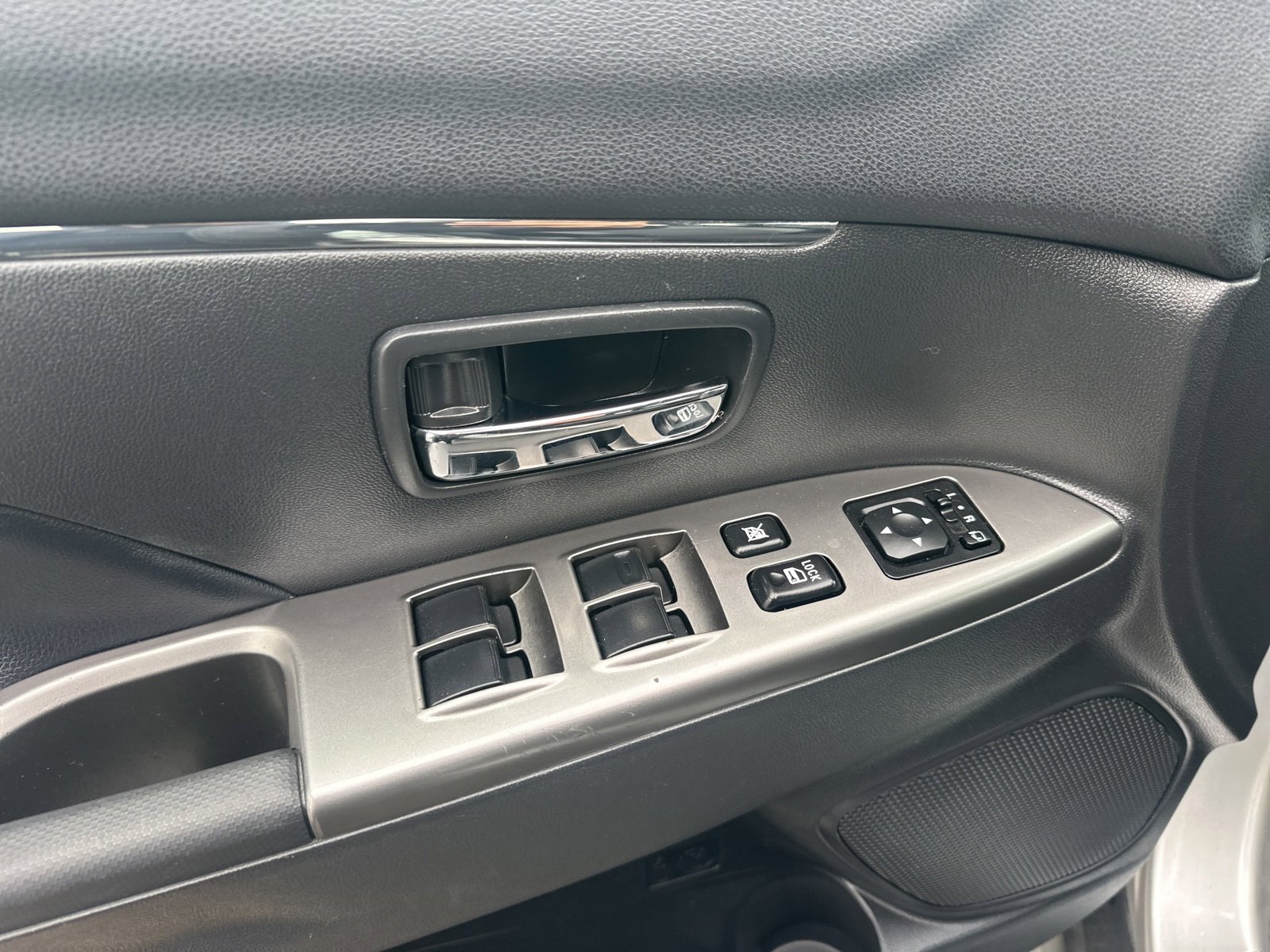 Used 2024 Mitsubishi Outlander Sport SE image 5