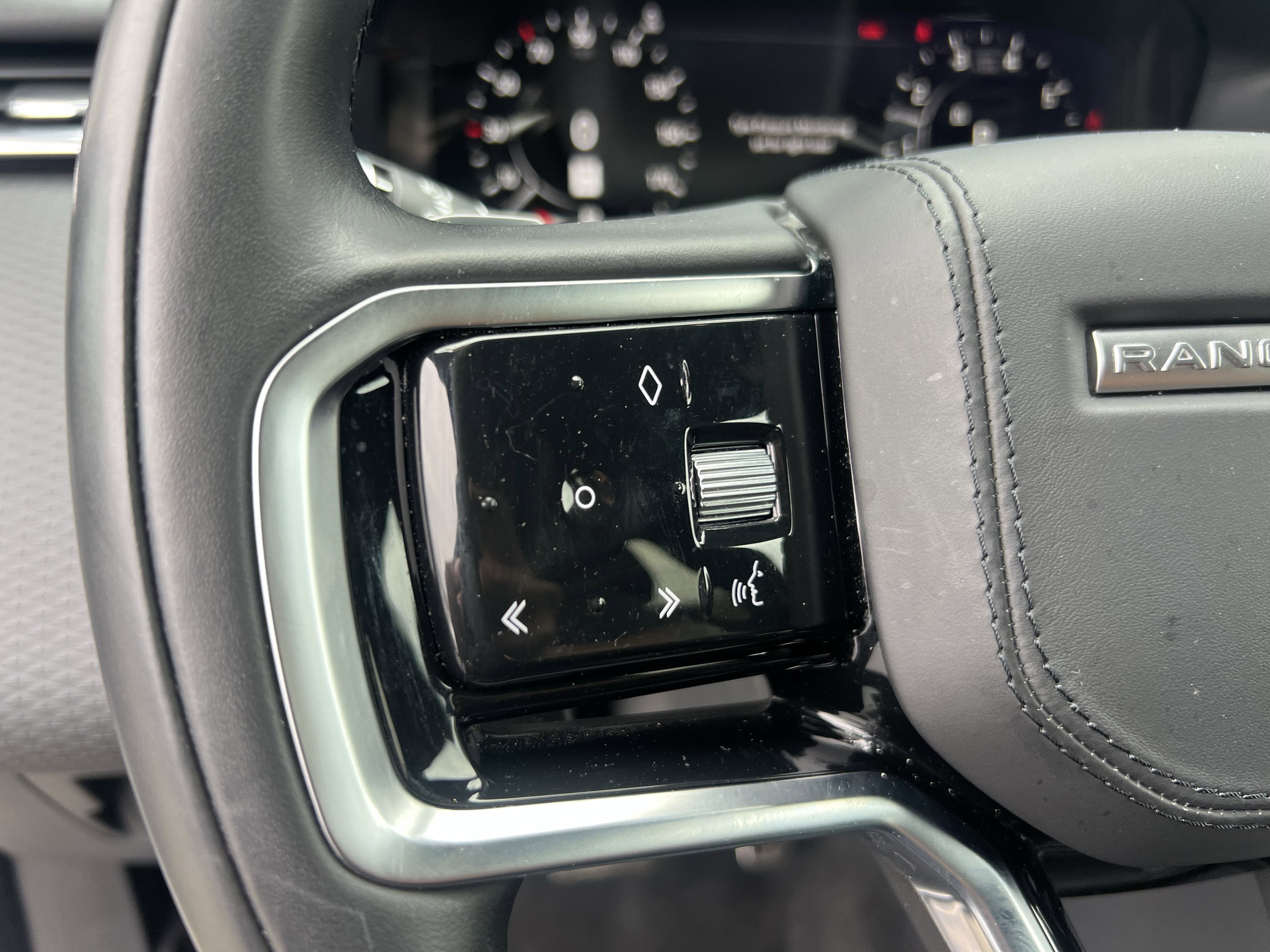 Certified 2023 Land Rover Range Rover Velar R-Dynamic S image 20