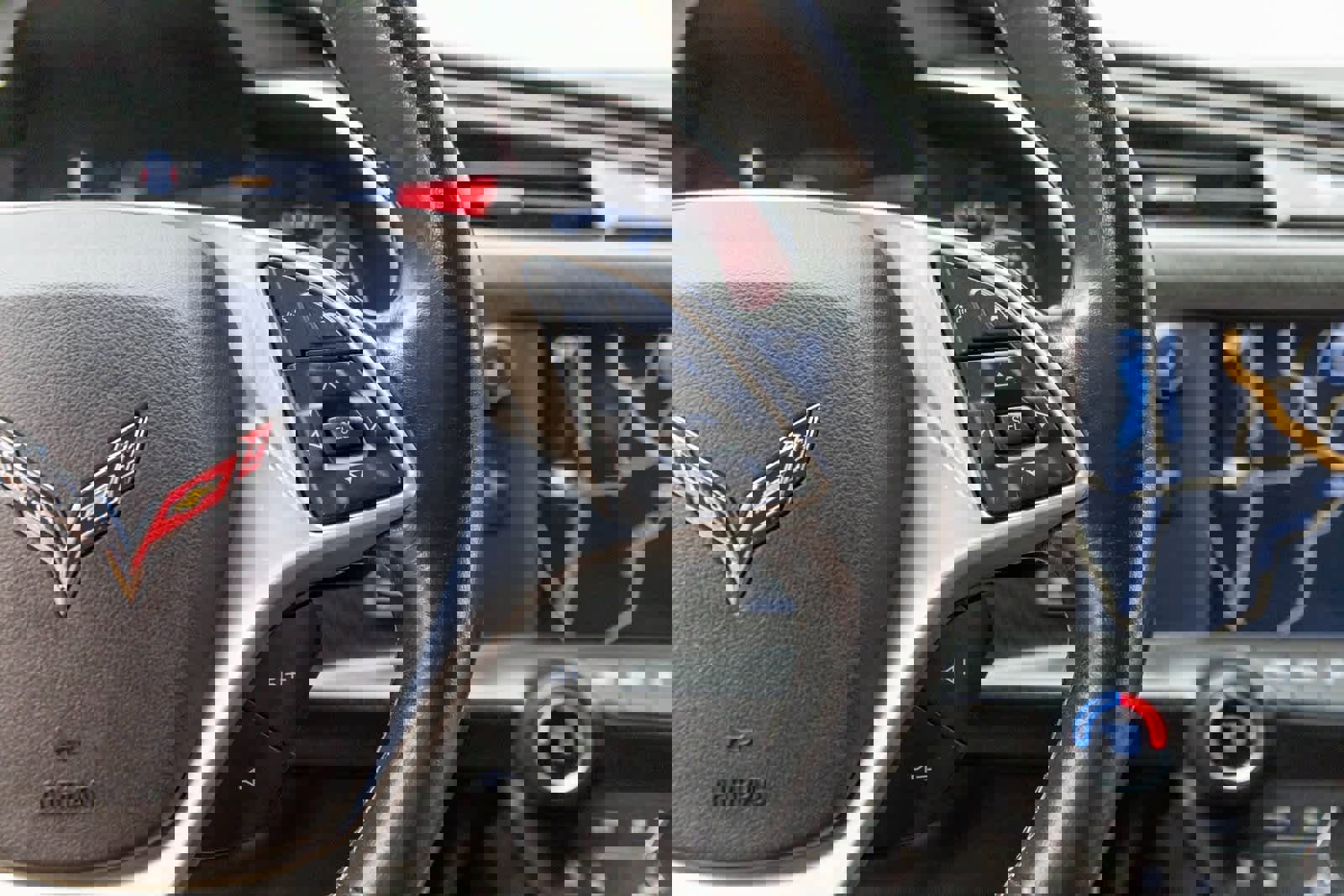 Used 2015 Chevrolet Corvette Z06 w/ 3LZ Preferred Equipment Group image 32