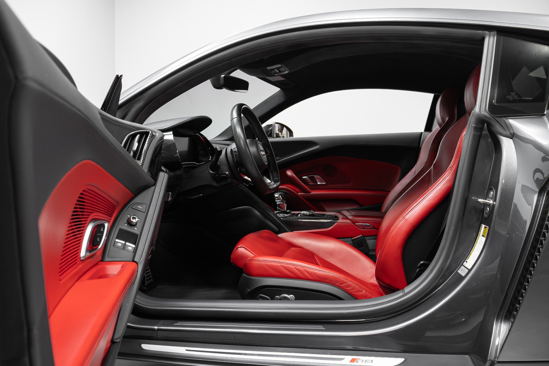 Used 2018 Audi R8 V10 w/ Premium Package image 5