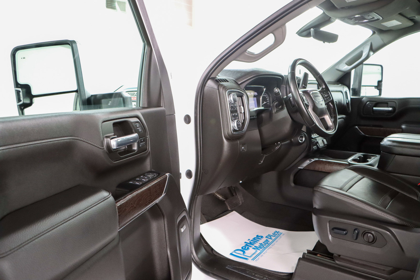 Used 2023 GMC Sierra 2500 Denali w/ Denali Ultimate Package image 3