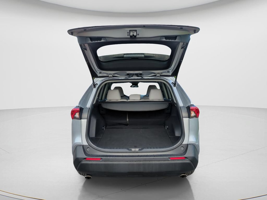 Used 2023 Toyota RAV4 XLE FWD image 9