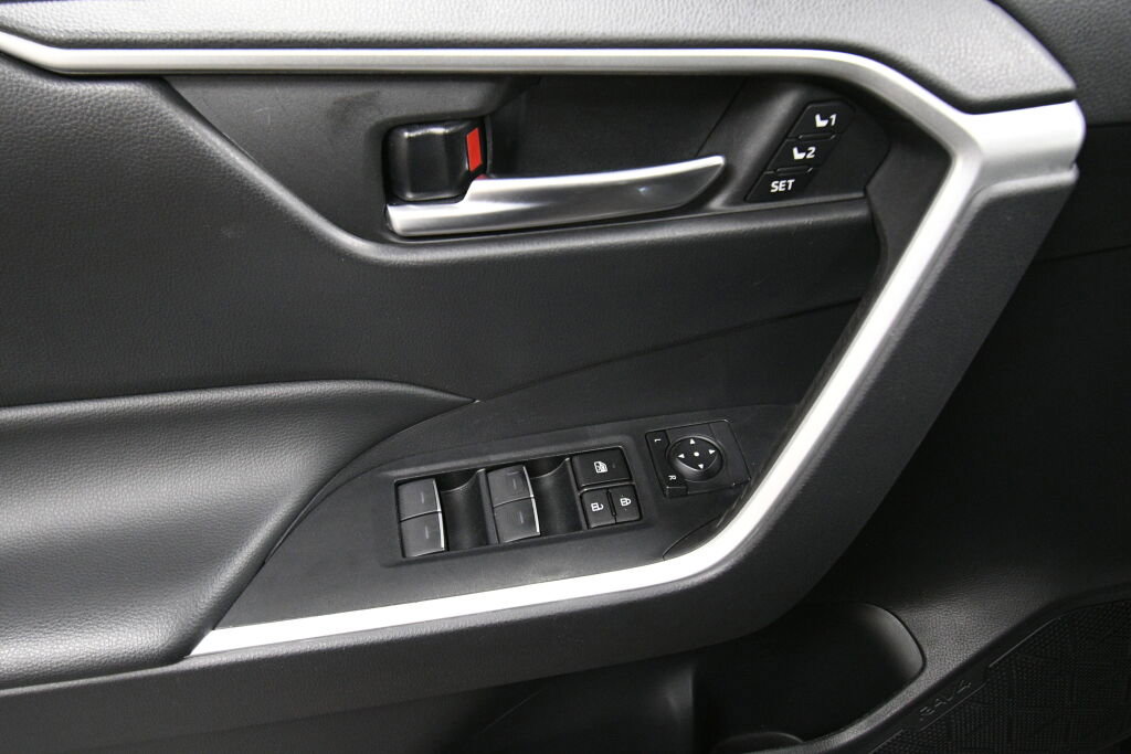 Used 2023 Toyota RAV4 XLE Premium AWD/4WD image 12