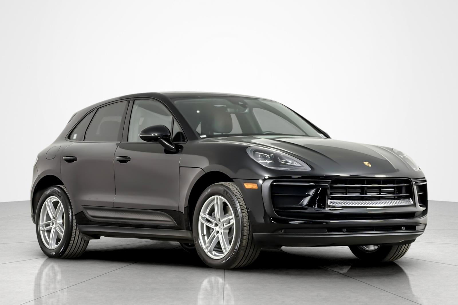 Used 2022 Porsche Macan w/ Driver Memory Package image 7