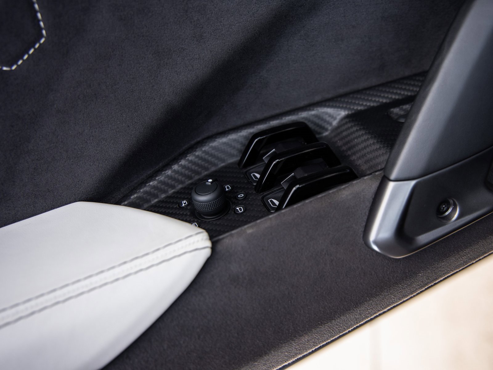 Used 2024 Lamborghini Revuelto image 32