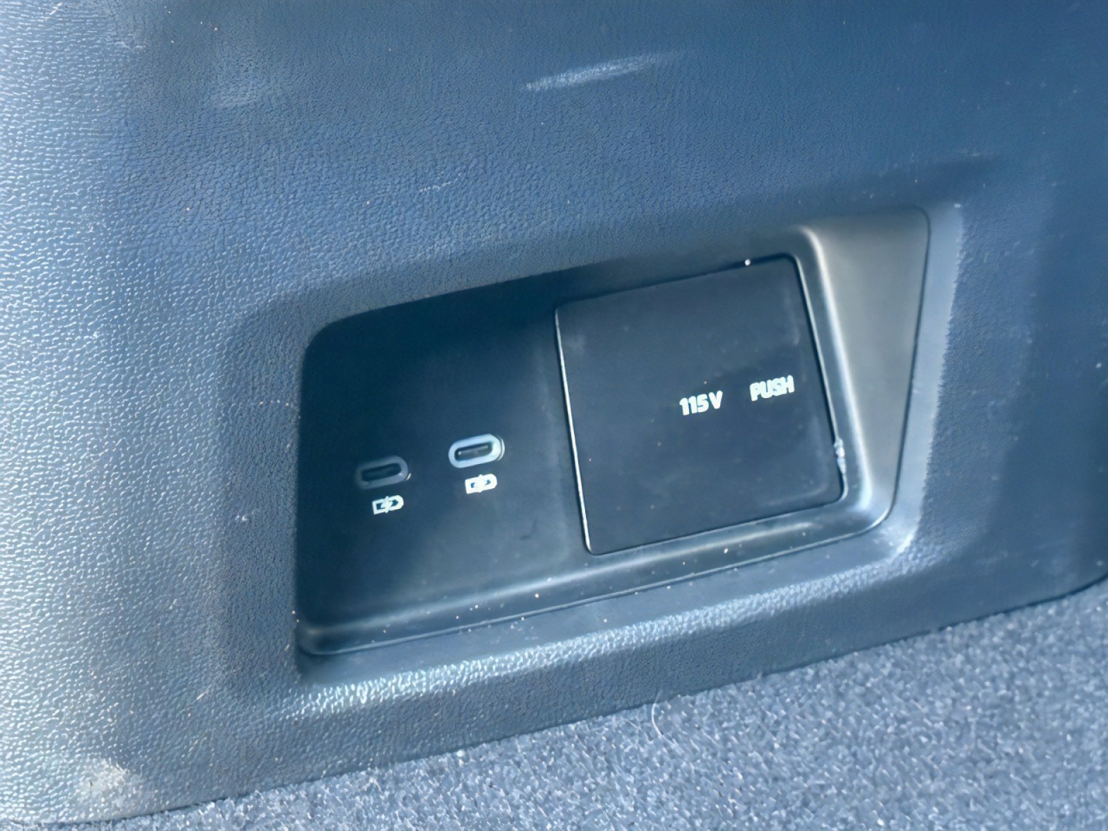 Used 2024 Volkswagen Atlas Cross Sport SE image 31