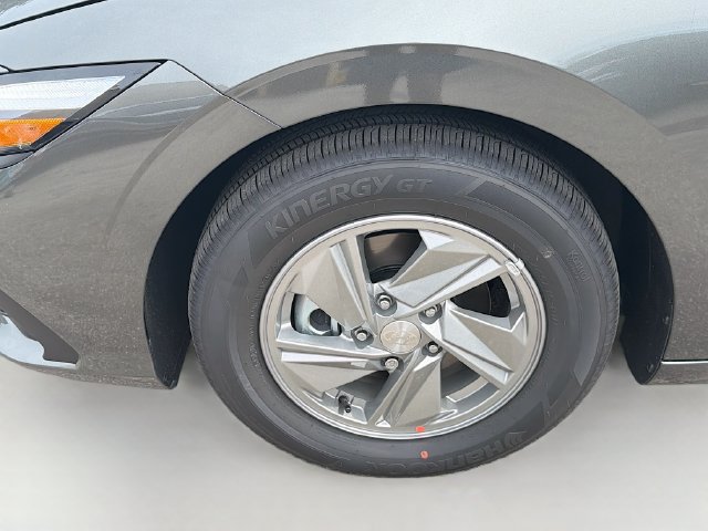 New 2026 Hyundai Elantra SE FWD image 30