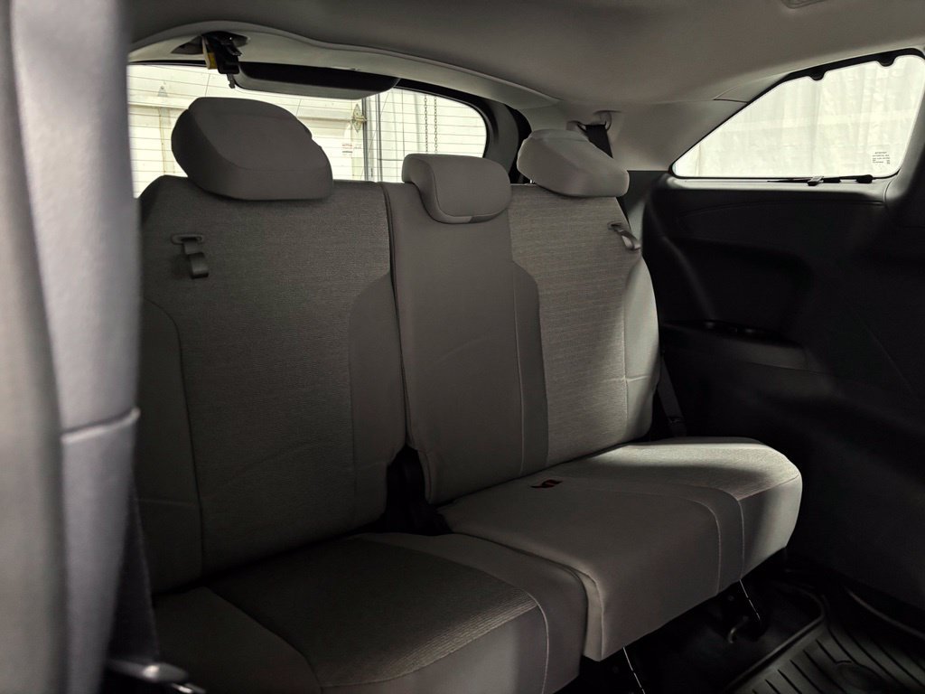 Used 2026 Toyota Sienna LE FWD image 60
