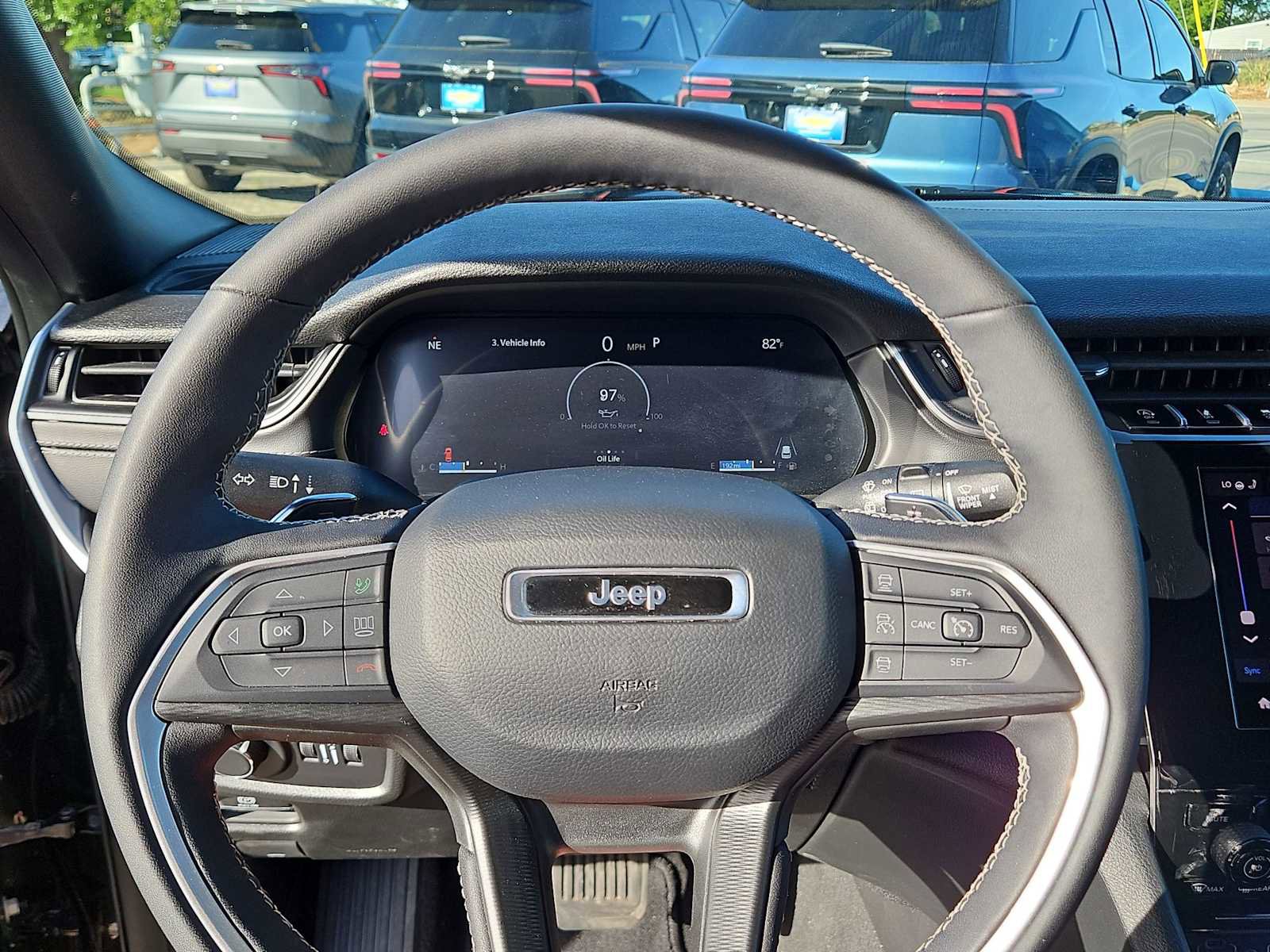 Used 2025 Jeep Grand Cherokee L Laredo image 19