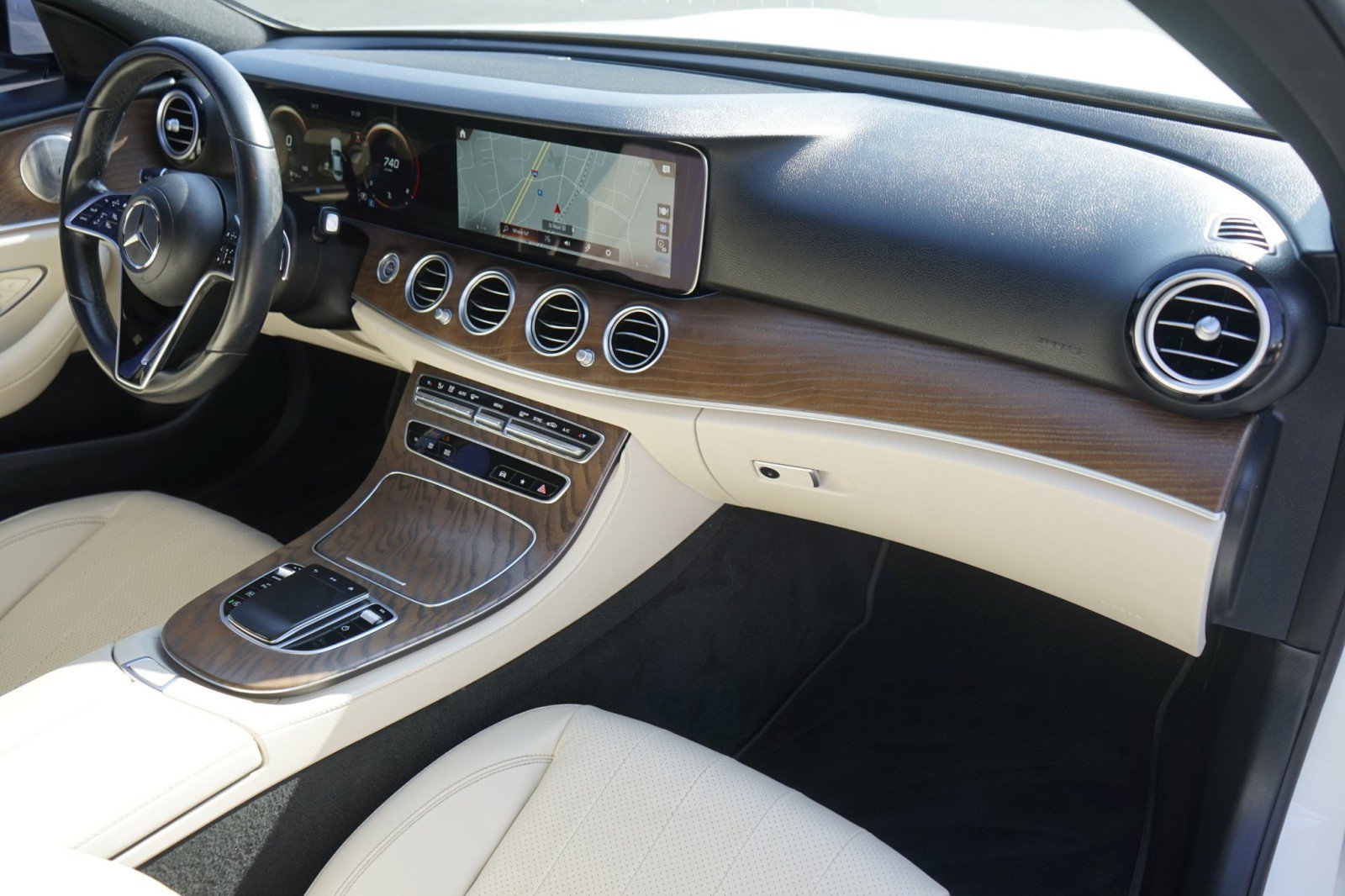 Used 2022 Mercedes-Benz E 350 Sedan w/ AMG Line Exterior image 20