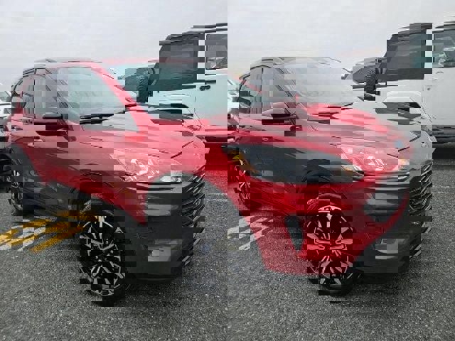Used 2021 Ford Escape SE w/ SE Sport Appearance Package image 2