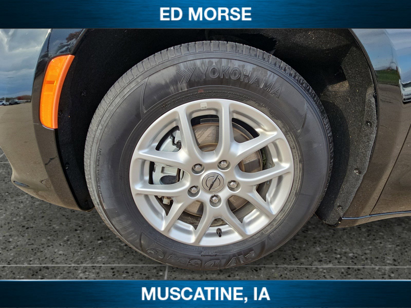 Used 2024 Chrysler Pacifica Touring-L image 9