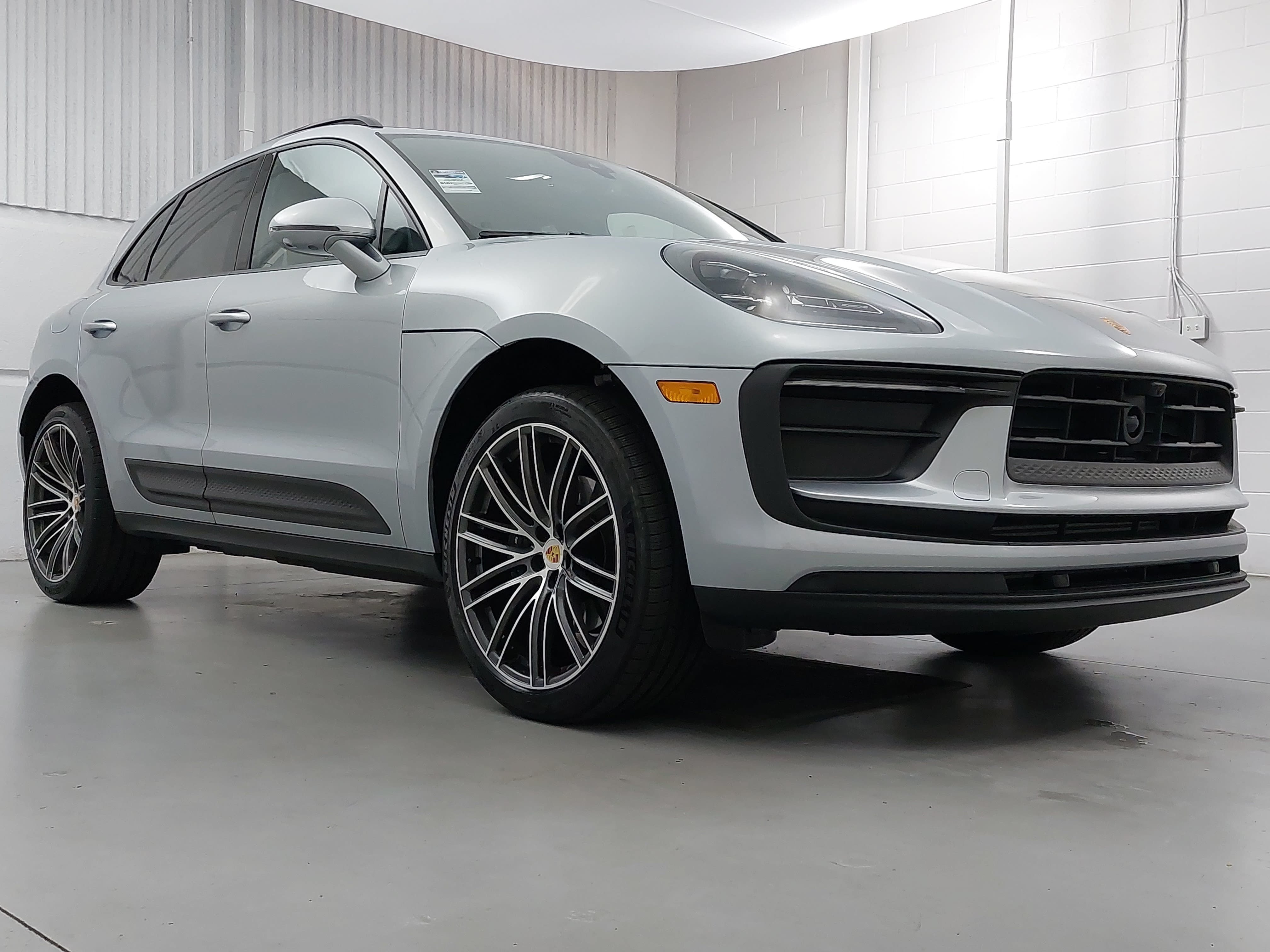 Certified 2026 Porsche Macan AWD/4WD image 9